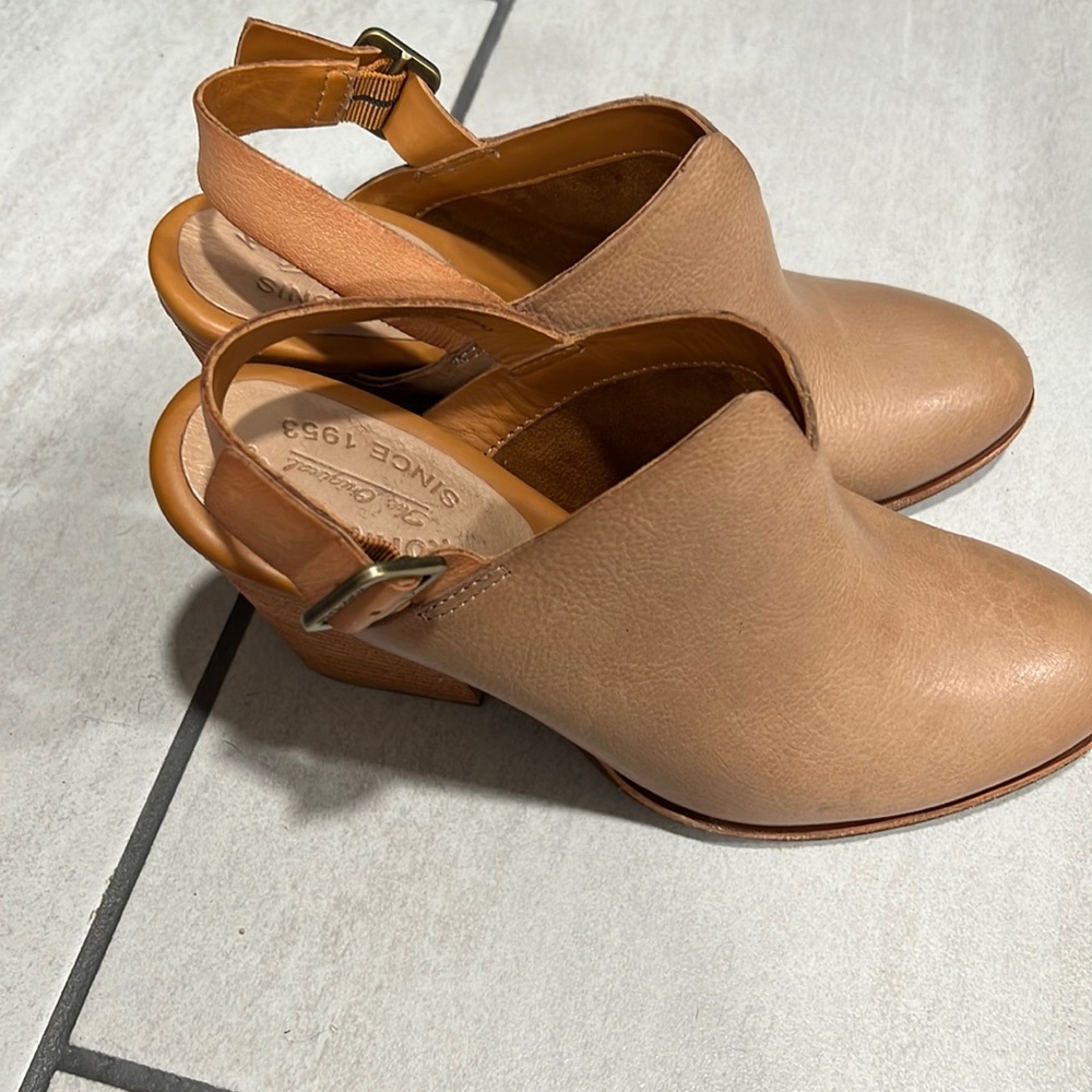 Korks by Kork-Ease Leather Clog open to offers!
